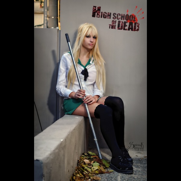 Highschool of the Dead, students vs zombies